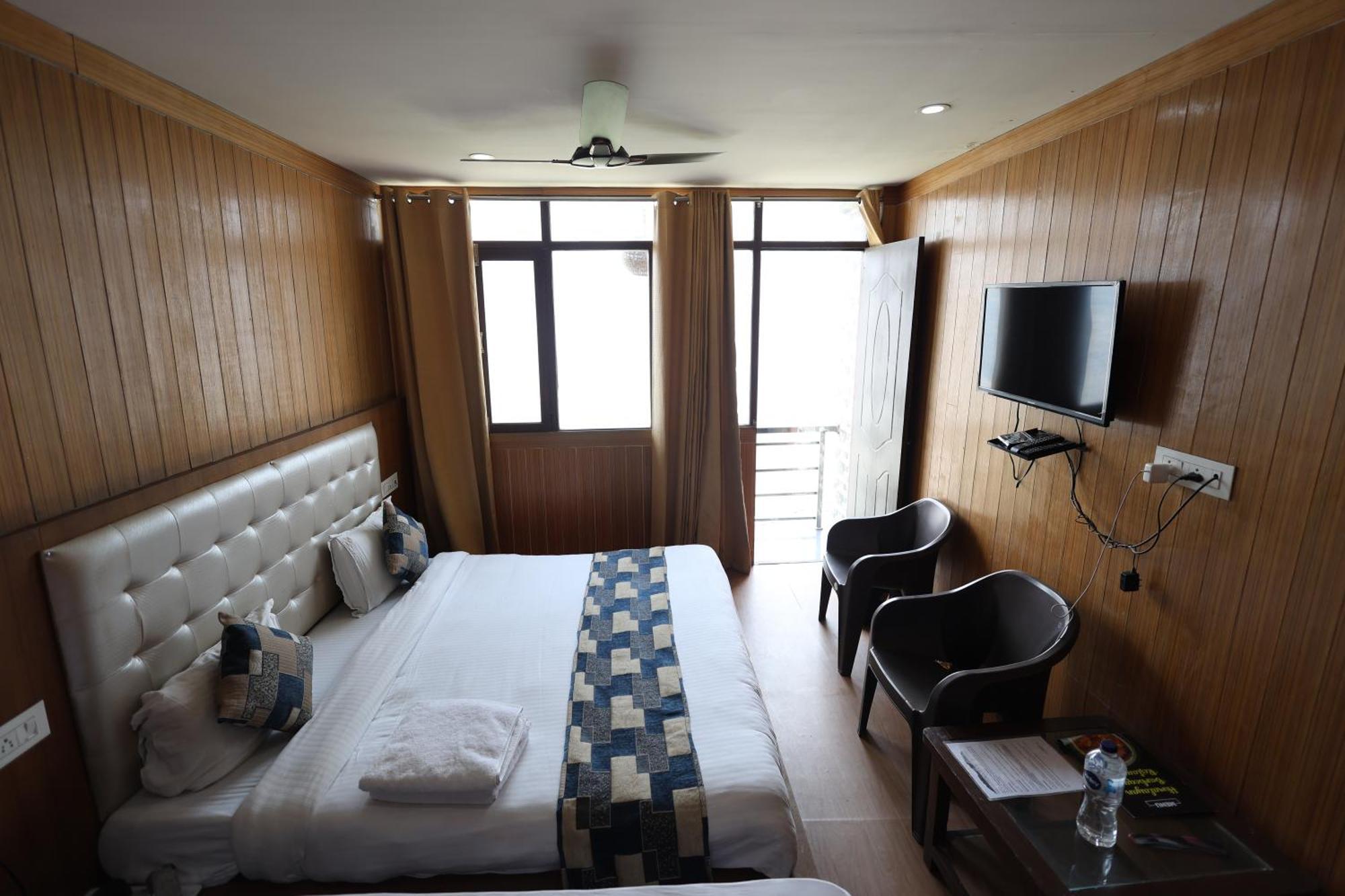 Sleeping Beauty Hotel Moutain View Property Joshīmath Exterior foto