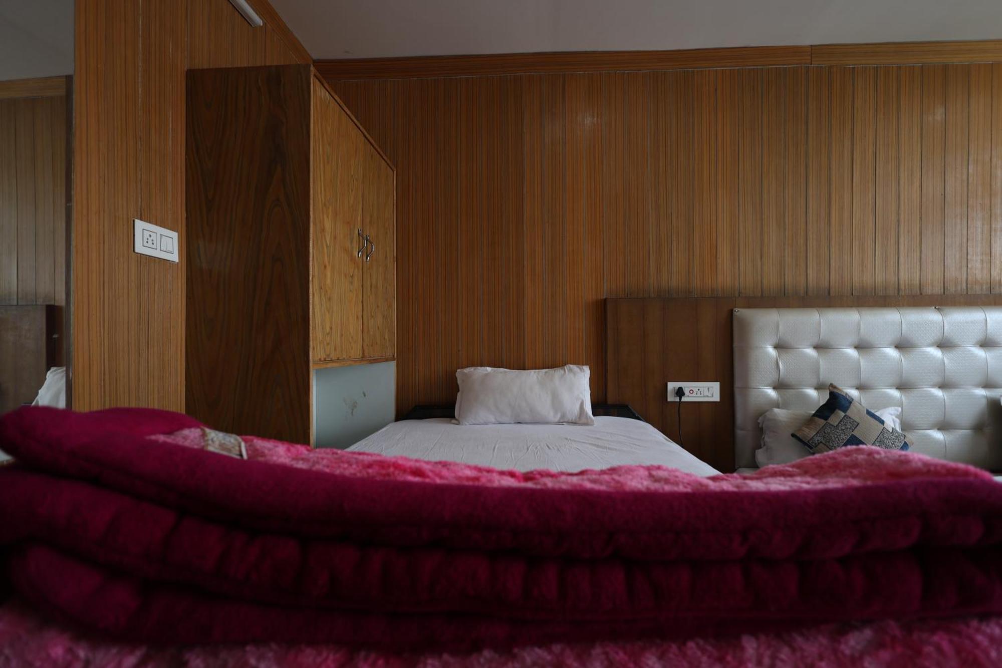 Sleeping Beauty Hotel Moutain View Property Joshīmath Exterior foto