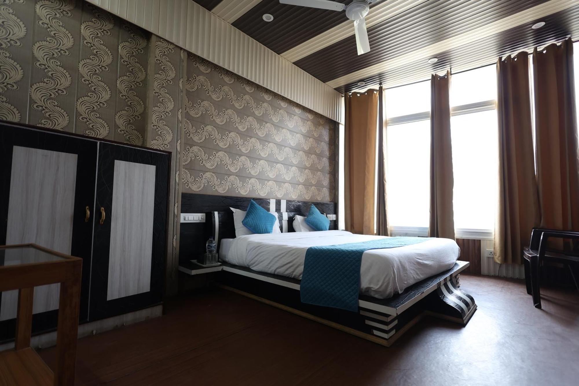Sleeping Beauty Hotel Moutain View Property Joshīmath Exterior foto