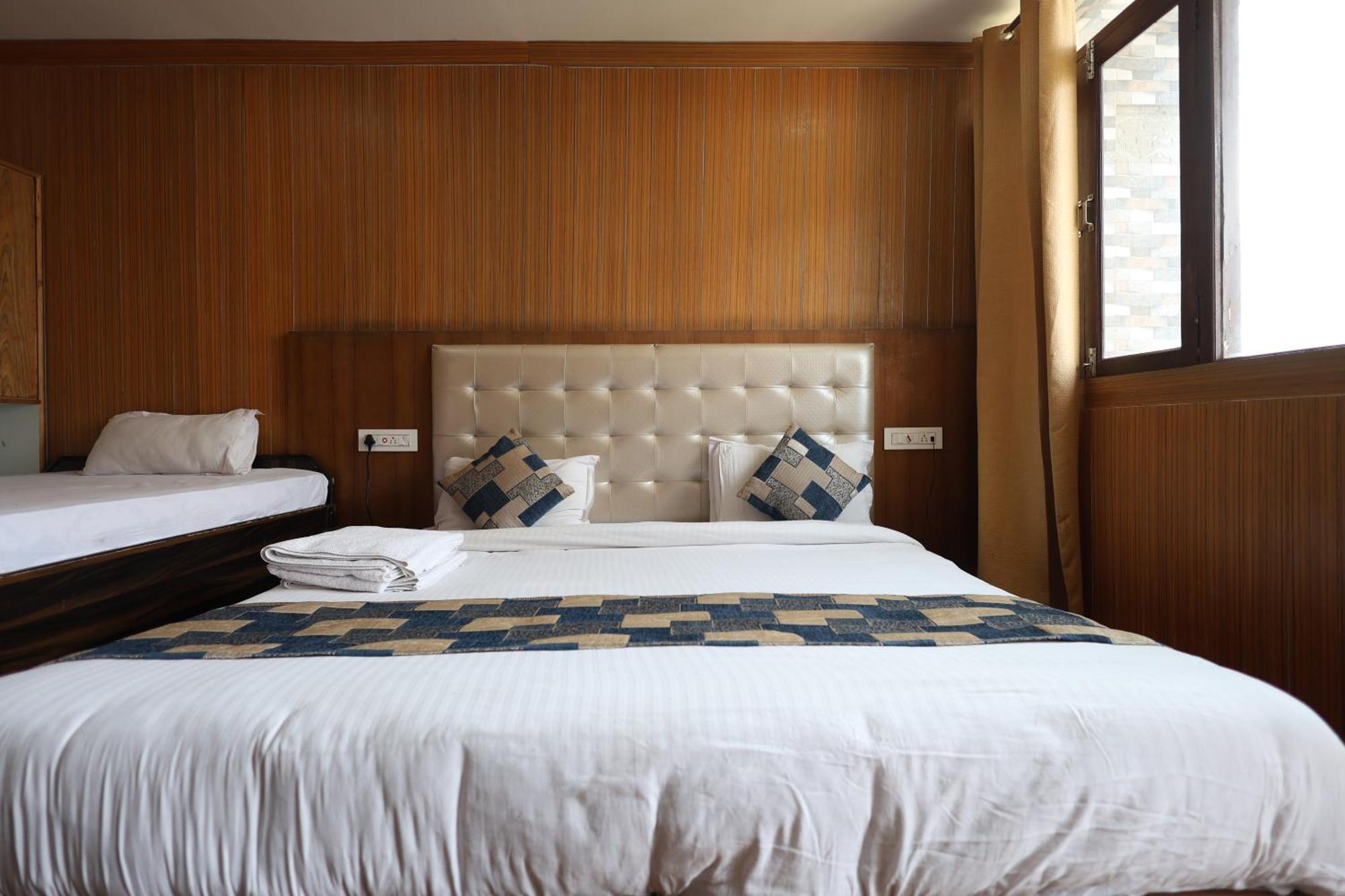 Sleeping Beauty Hotel Moutain View Property Joshīmath Exterior foto